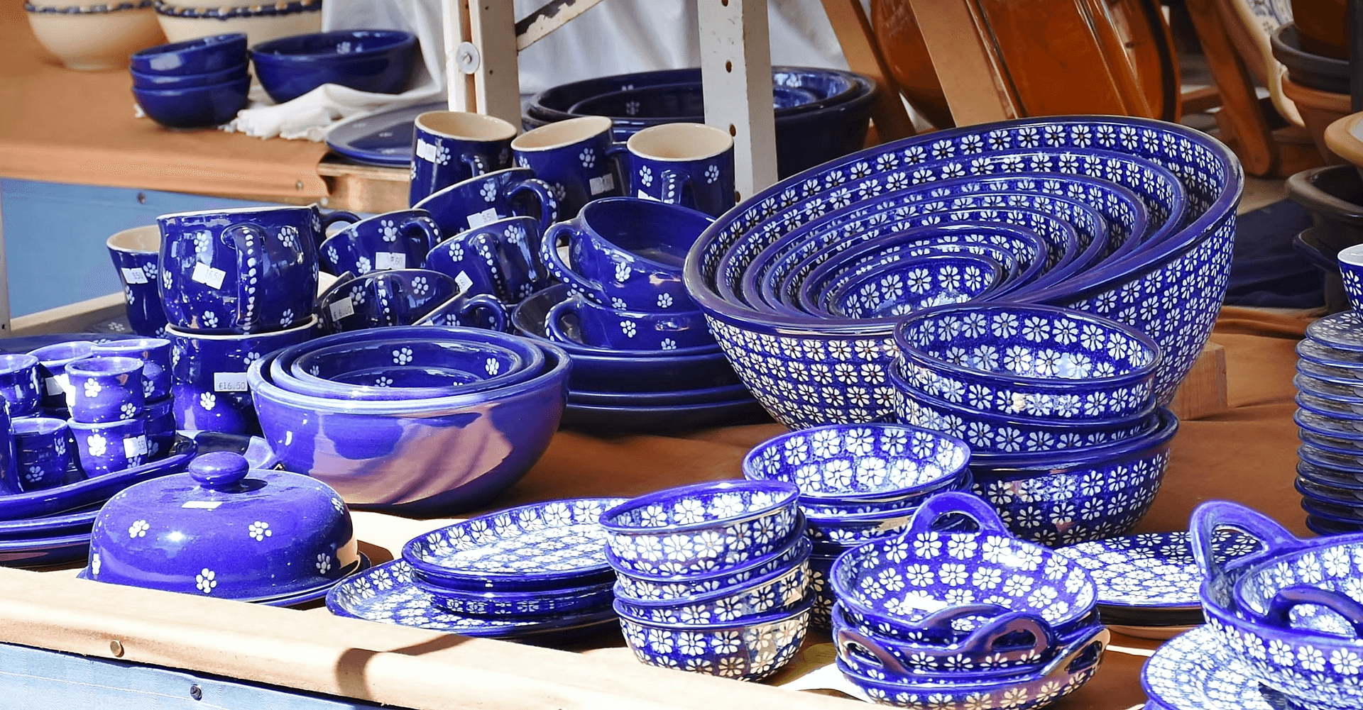 Blueand White Ceramic Dinnerware Collection PNG Image