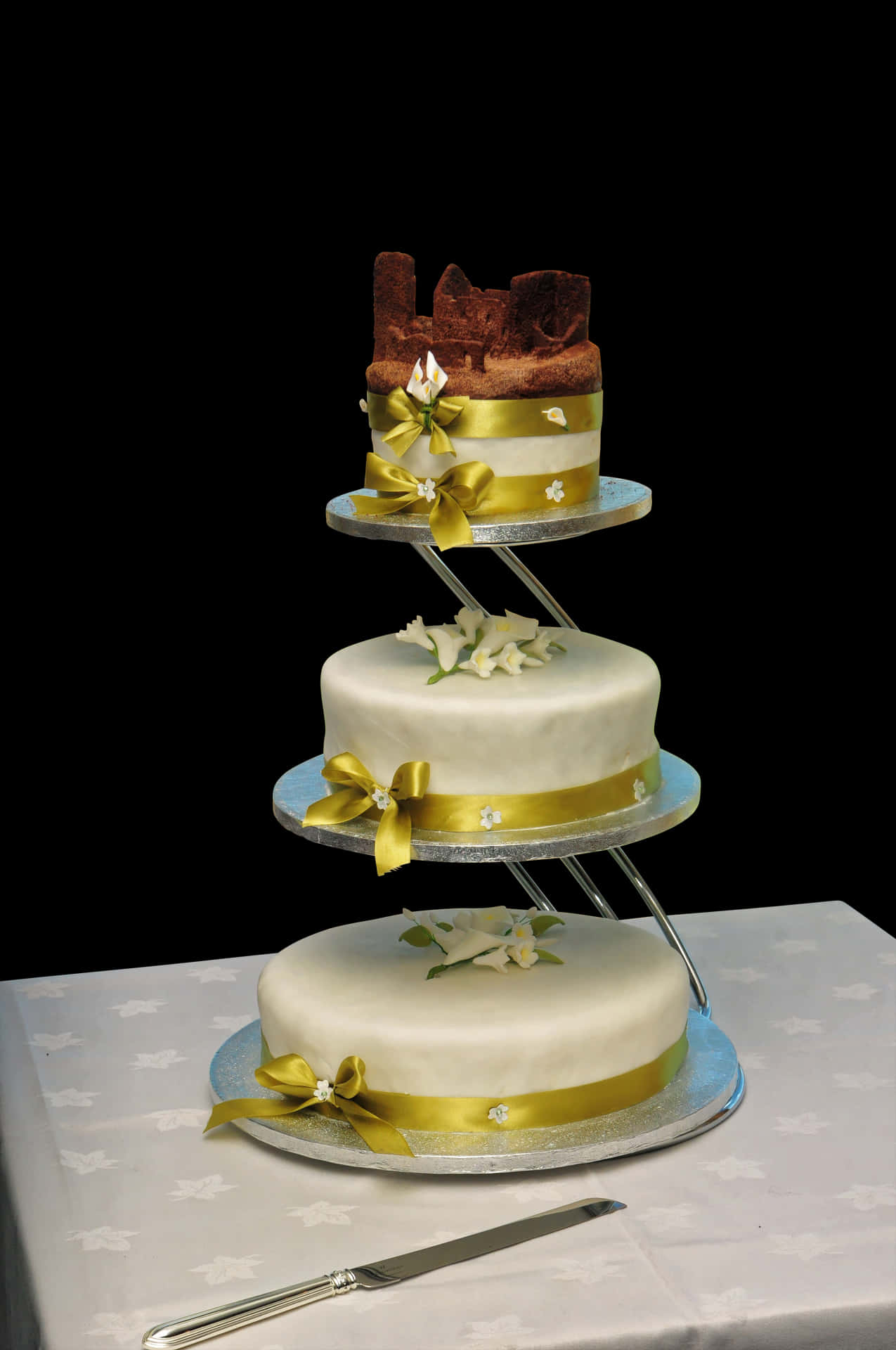 Elegant Three Tier Wedding Cakewith Gold Ribbons PNG Image