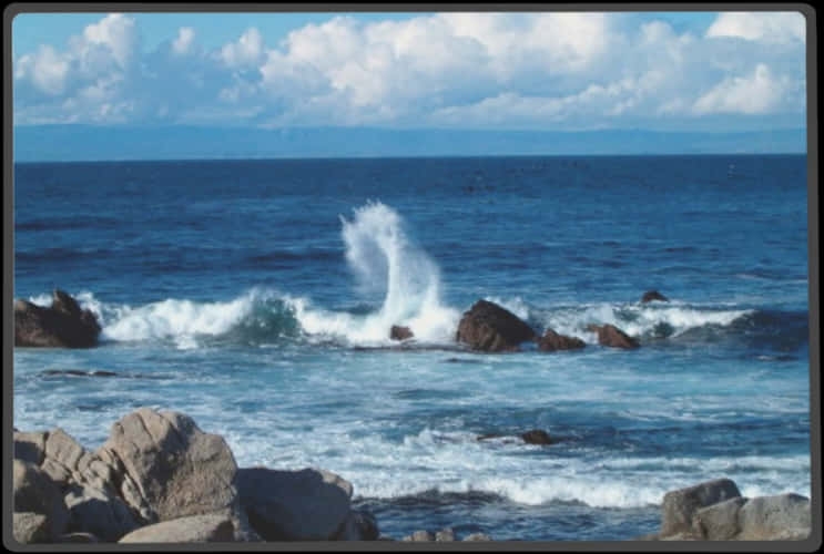 Ocean Wave Crashingon Rocks PNG Image