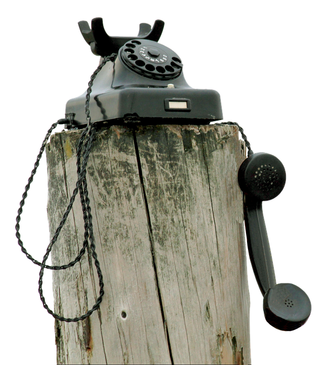 Vintage Telephoneon Wooden Post PNG Image