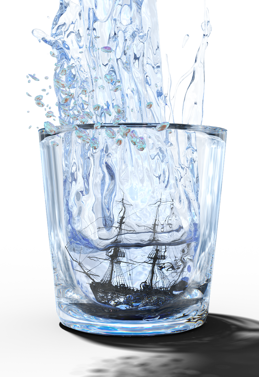 Water Splashin Glass Cup PNG Image